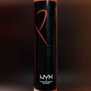 NYX Professional Makeup SHOUT LOUD SATIN LIPSTICK Day Club